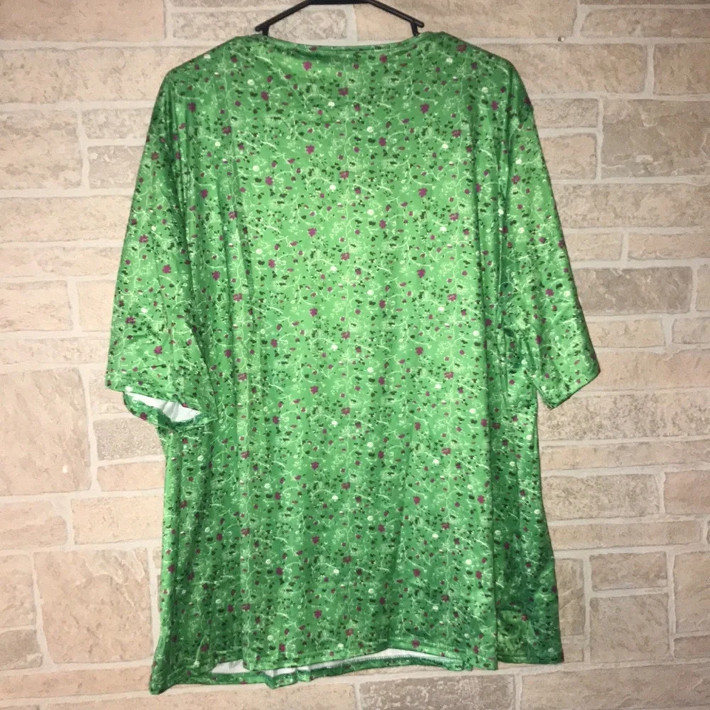 ✅ NWOT Short Sleeve Top with lace neckline